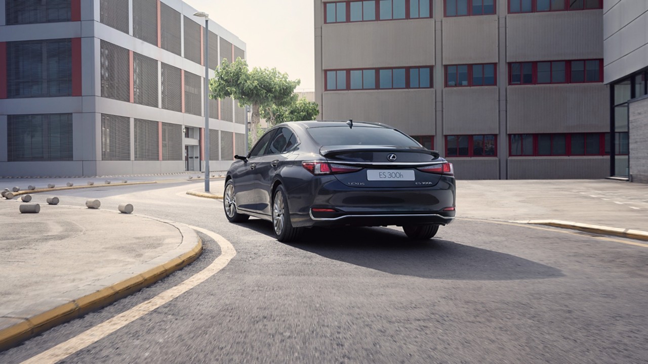 A Lexus ES approaching a corner in the road