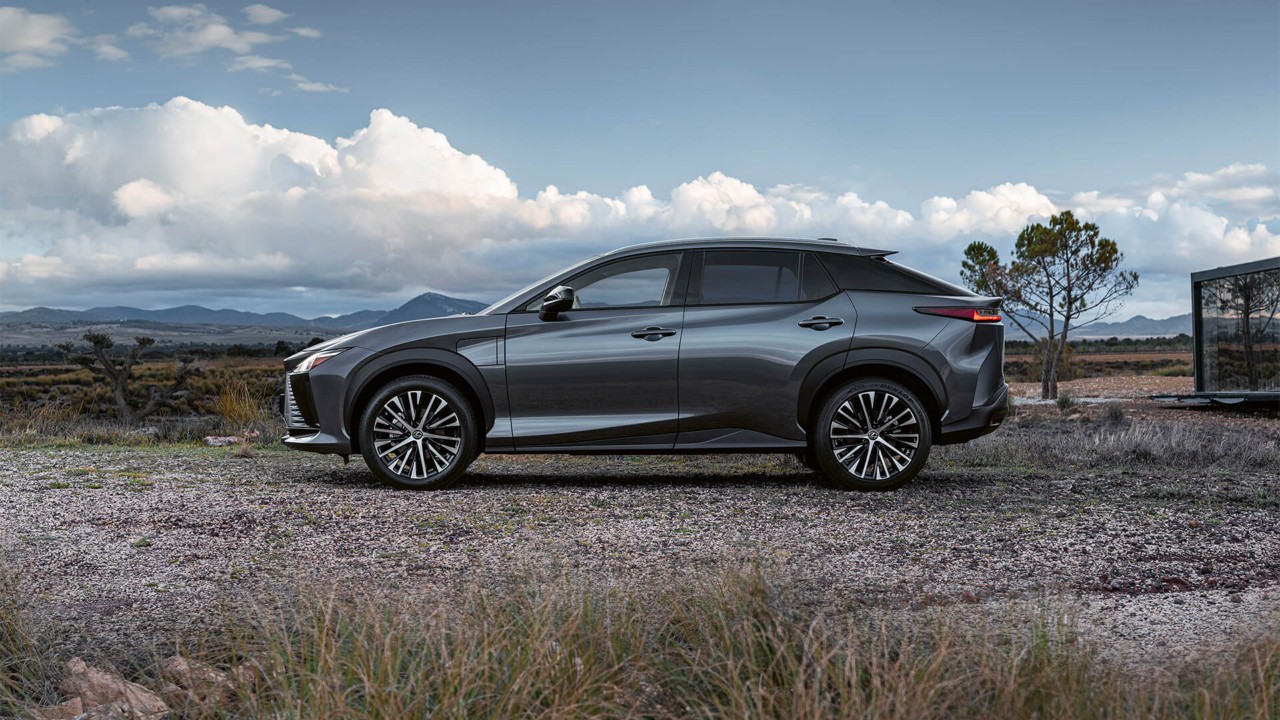 Side view of the Lexus RZ 450e