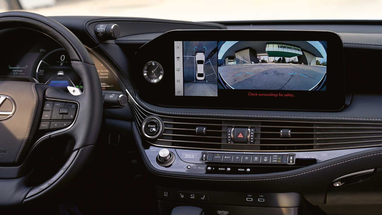 Lexus LS multimedia touchscreen