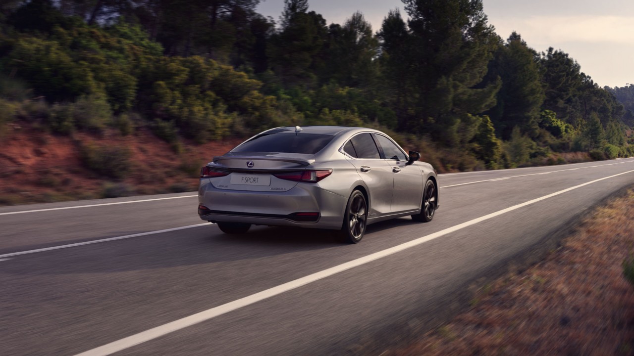 Lexus ES F Sport driving through a rural location 